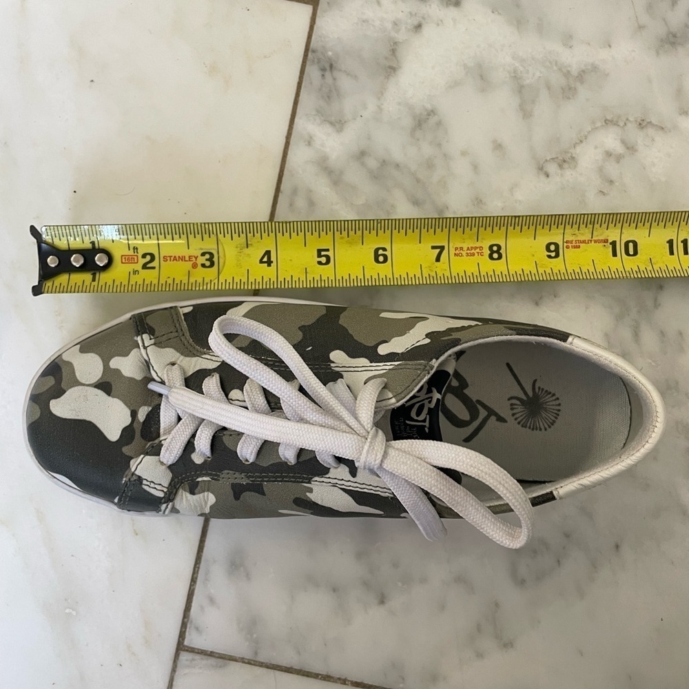 OTBT, Off the Beaten Track, Court, camouflage sneakers women’s 6.5 - Picture 9 of 9